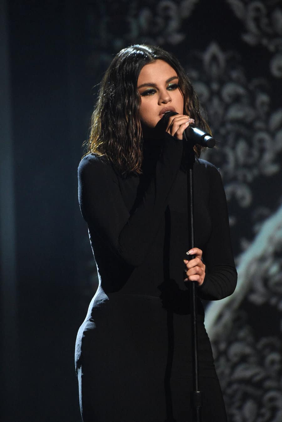 06-selena-gomez-hair-evolution-billboard-1240 06-selena-gomez-hair-evolution-billboard-1240