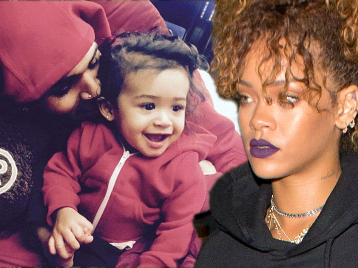 rihanna shows daughter with chris
